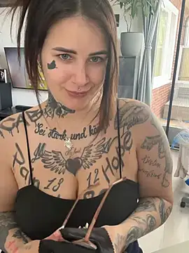 Snapshot of NyxTattoo chatting on April 16, 2026, 8:59 am NyxTattoo online show from April 16, 2026, 8:59 am