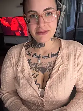 Snapshot of NyxTattoo chatting on April 1, 2026, 6:16 pm NyxTattoo online show from April 1, 2026, 6:16 pm