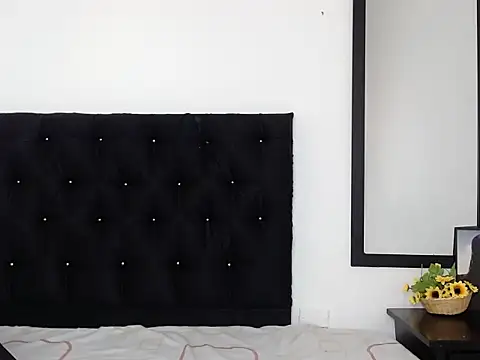 Snapshot of LauraHorny69 chatting on March 1, 2026, 1:33 pm LauraHorny69 online show from March 1, 2026, 1:33 pm