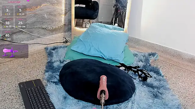 SHINYY STAR  online show from April 2, 2026, 8:15 pm