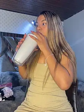 AngelPinkk  online show from February 5, 2026, 8:04 pm