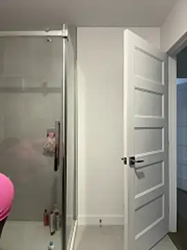 icelyne 2001 online show from February 14, 2026, 8:42 pm