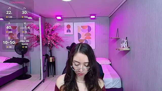 Snapshot of Veronica_miiller chatting on April 28, 2026, 7:51 pm Veronica miiller online show from April 28, 2026, 7:51 pm