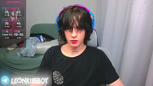 LeonBoykisser online show from April 15, 2026, 4:11 pm