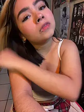 Snapshot of pinkybombon chatting on February 26, 2026, 10:43 pm pinkybombon online show from February 26, 2026, 10:43 pm