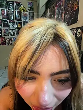 Snapshot of pinkybombon chatting on February 9, 2026, 9:57 pm pinkybombon online show from February 9, 2026, 9:57 pm