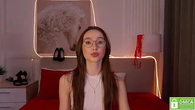 Snapshot of Emily_Simon chatting on February 9, 2026, 5:16 am Emily Simon online show from February 9, 2026, 5:16 am