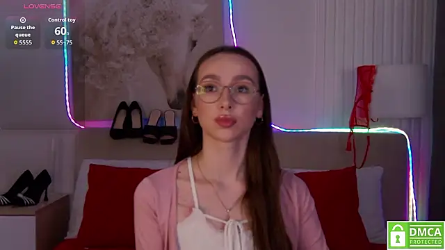 Snapshot of Emily_Simon chatting on February 1, 2026, 5:38 am Emily Simon online show from February 1, 2026, 5:38 am