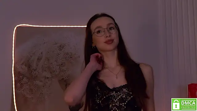 Snapshot of Emily_Simon chatting on February 8, 2026, 5:16 am Emily Simon online show from February 8, 2026, 5:16 am