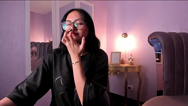 Snapshot of NiccolleHall chatting on February 24, 2026, 1:34 pm NiccolleHall online show from February 24, 2026, 1:34 pm