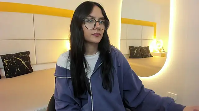 Snapshot of NiccolleHall chatting on February 27, 2026, 2:06 pm NiccolleHall online show from February 27, 2026, 2:06 pm