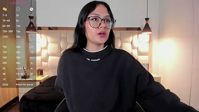 Snapshot of NiccolleHall chatting on February 17, 2026, 1:08 pm NiccolleHall online show from February 17, 2026, 1:08 pm