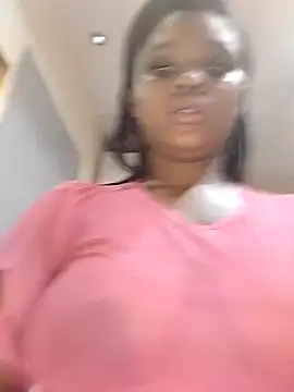 Snapshot of LUNAARXO1 chatting on February 8, 2026, 12:19 am LUNAARXO1 online show from February 8, 2026, 12:19 am