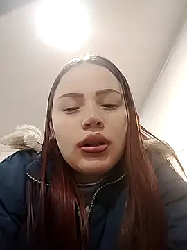 Snapshot of Crystaa12 chatting on February 17, 2026, 12:02 pm Crystaa12 online show from February 17, 2026, 12:02 pm