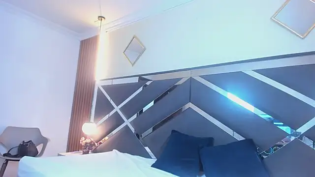 Ambarross  online show from February 27, 2026, 2:06 pm