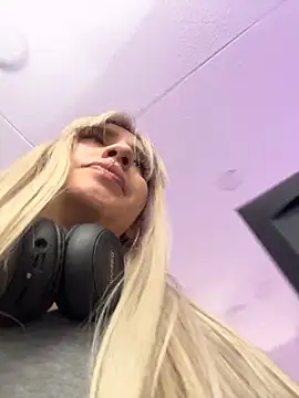 elodie rouge online show from April 11, 2026, 12:31 pm