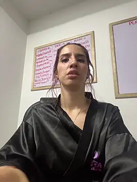 elodie rouge online show from May 20, 2026, 12:18 am