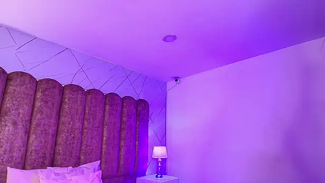 Snapshot of ShadowLune chatting on February 11, 2026, 7:36 pm ShadowLune online show from February 11, 2026, 7:36 pm