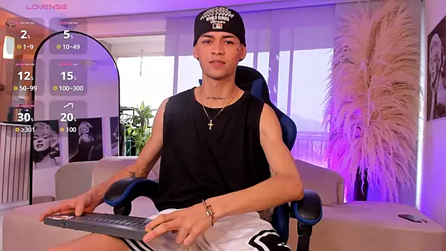 Snapshot of LennerCollins_ chatting on May 25, 2026, 12:48 pm LennerCollins online show from May 25, 2026, 12:48 pm