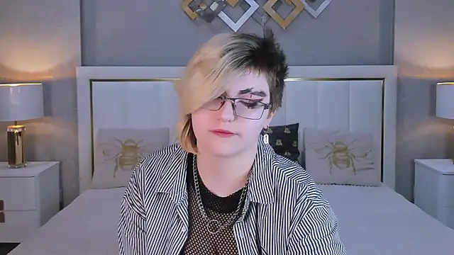 Snapshot of ABSI_GLITCH chatting on February 4, 2026, 8:59 pm ABSI GLITCH online show from February 4, 2026, 8:59 pm