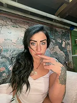 Snapshot of valayan0ire chatting on January 15, 2026, 3:43 am valayan0ire online show from January 15, 2026, 3:43 am