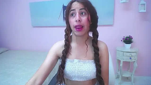 scarlett clyde online show from March 28, 2026, 12:28 pm