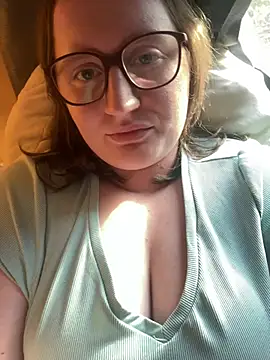 lucycomestrue online show from July 11, 2026, 12:11 am