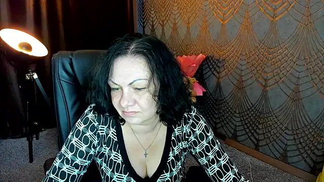 IrissMoon online show from June 8, 2026, 5:41 am