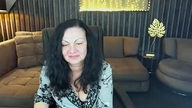 Snapshot of IrissMoon chatting on April 25, 2026, 1:41 pm IrissMoon online show from April 25, 2026, 1:41 pm