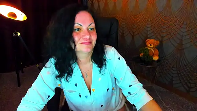 Snapshot of IrissMoon chatting on May 21, 2026, 4:21 am IrissMoon online show from May 21, 2026, 4:21 am