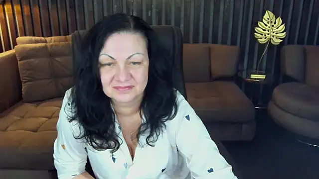 Snapshot of IrissMoon chatting on April 26, 2026, 5:49 am IrissMoon online show from April 26, 2026, 5:49 am