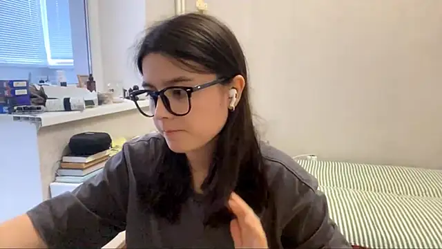 Snapshot of SaintMari chatting on July 12, 2026, 1:23 pm SaintMari online show from July 12, 2026, 1:23 pm