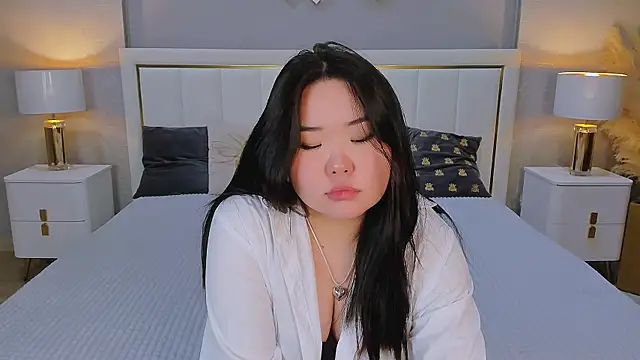 YUMI G online show from February 12, 2026, 8:52 pm