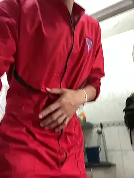 Snapshot of santiObrero chatting on February 11, 2026, 3:56 pm santiObrero online show from February 11, 2026, 3:56 pm