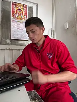 Snapshot of santiObrero chatting on February 23, 2026, 3:56 pm santiObrero online show from February 23, 2026, 3:56 pm