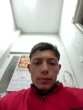 Snapshot of santiObrero chatting on February 6, 2026, 9:22 pm santiObrero online show from February 6, 2026, 9:22 pm