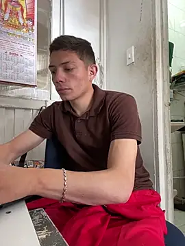 Snapshot of santiObrero chatting on February 27, 2026, 4:29 pm santiObrero online show from February 27, 2026, 4:29 pm