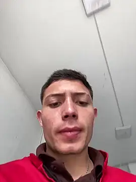 Snapshot of santiObrero chatting on February 20, 2026, 3:25 pm santiObrero online show from February 20, 2026, 3:25 pm