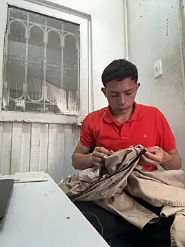santiObrero online show from May 20, 2026, 3:42 pm