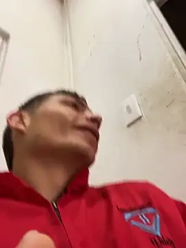 Snapshot of santiObrero chatting on February 24, 2026, 4:19 pm santiObrero online show from February 24, 2026, 4:19 pm