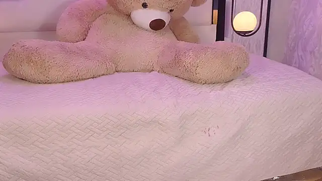 JuneCollins online show from March 5, 2026, 10:05 pm