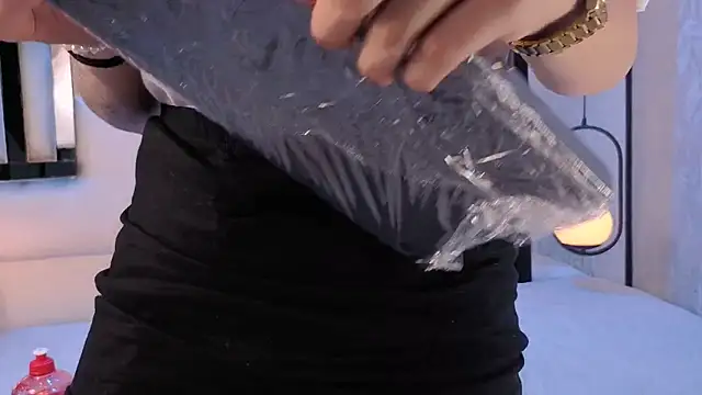 JuneCollins online show from February 28, 2026, 8:52 pm