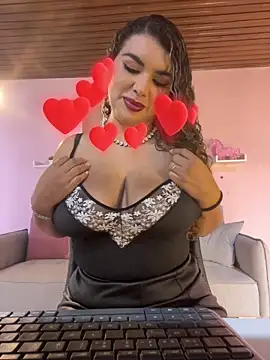 TianaRios Pink online show from May 7, 2026, 7:17 pm