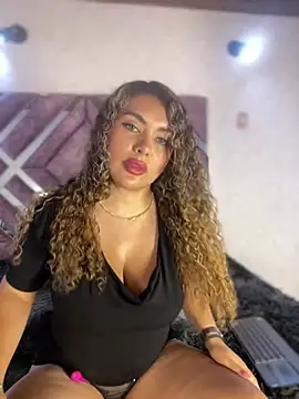 TianaRios Pink online show from March 8, 2026, 12:05 am