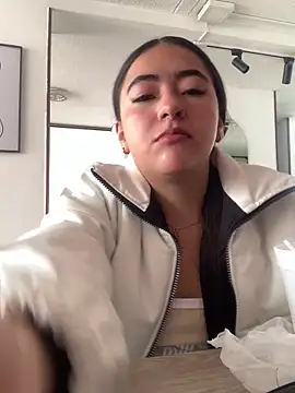 AuroraJohns Pink online show from February 9, 2026, 3:54 pm