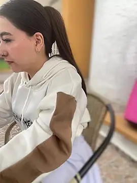 AuroraJohns Pink online show from February 19, 2026, 7:55 pm