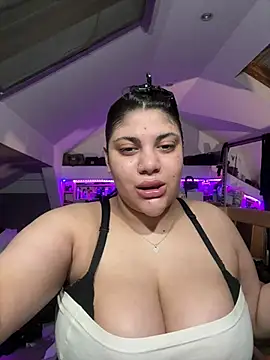 MinaKhalina online show from April 18, 2026, 11:49 pm