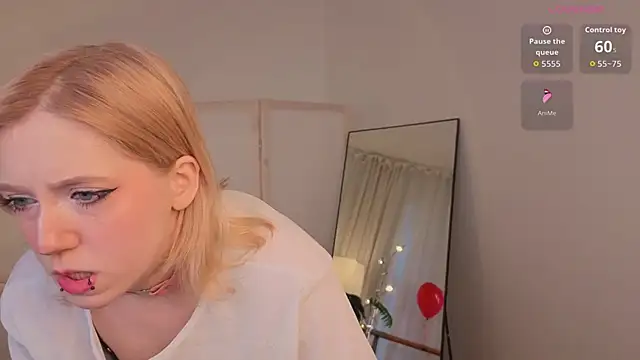 Snapshot of MoonlightAsuna chatting on February 15, 2026, 1:43 pm MoonlightAsuna online show from February 15, 2026, 1:43 pm