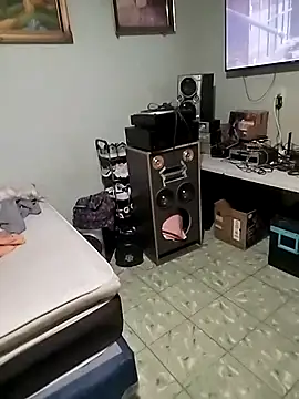 Snapshot of Bigmonstrr chatting on February 10, 2026, 5:50 am Bigmonstrr online show from February 10, 2026, 5:50 am