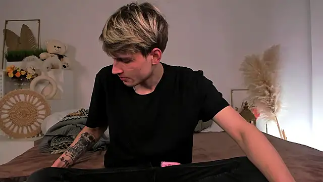 Snapshot of Volan_Starts chatting on February 22, 2026, 4:26 am Volan Starts online show from February 22, 2026, 4:26 am